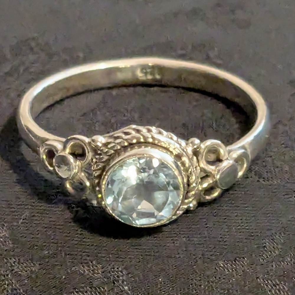 🆕 Vibrant Genuine Sky Blue Topaz Ring Solid 925 Sterling Silver Size 9